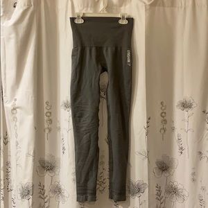 - Gym shark Leggings